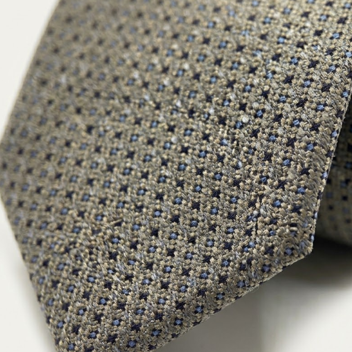 The Monterosso Men’s Luxury Silk Neck Tie - Champagne Gold