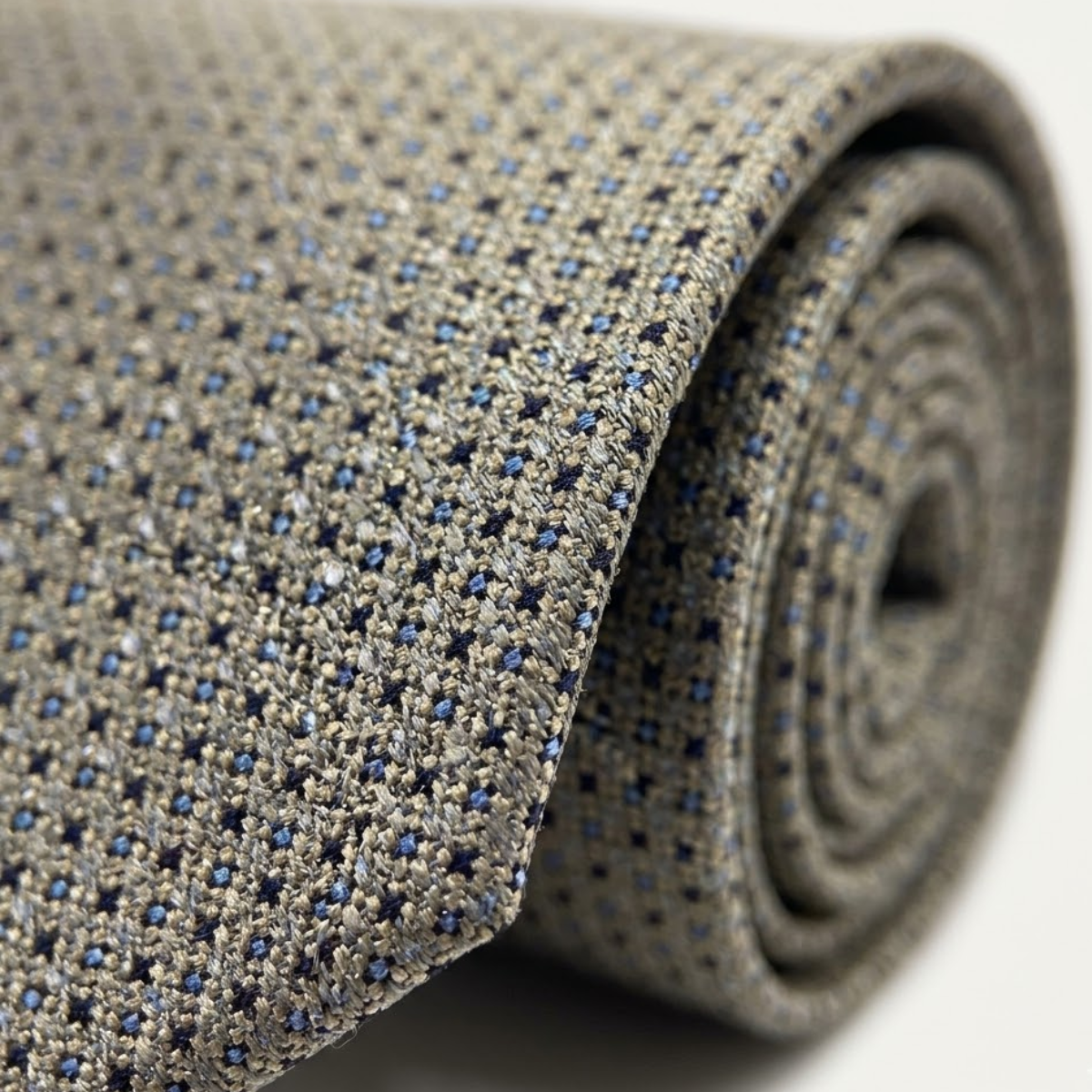 The Monterosso Men’s Luxury Silk Neck Tie - Champagne Gold