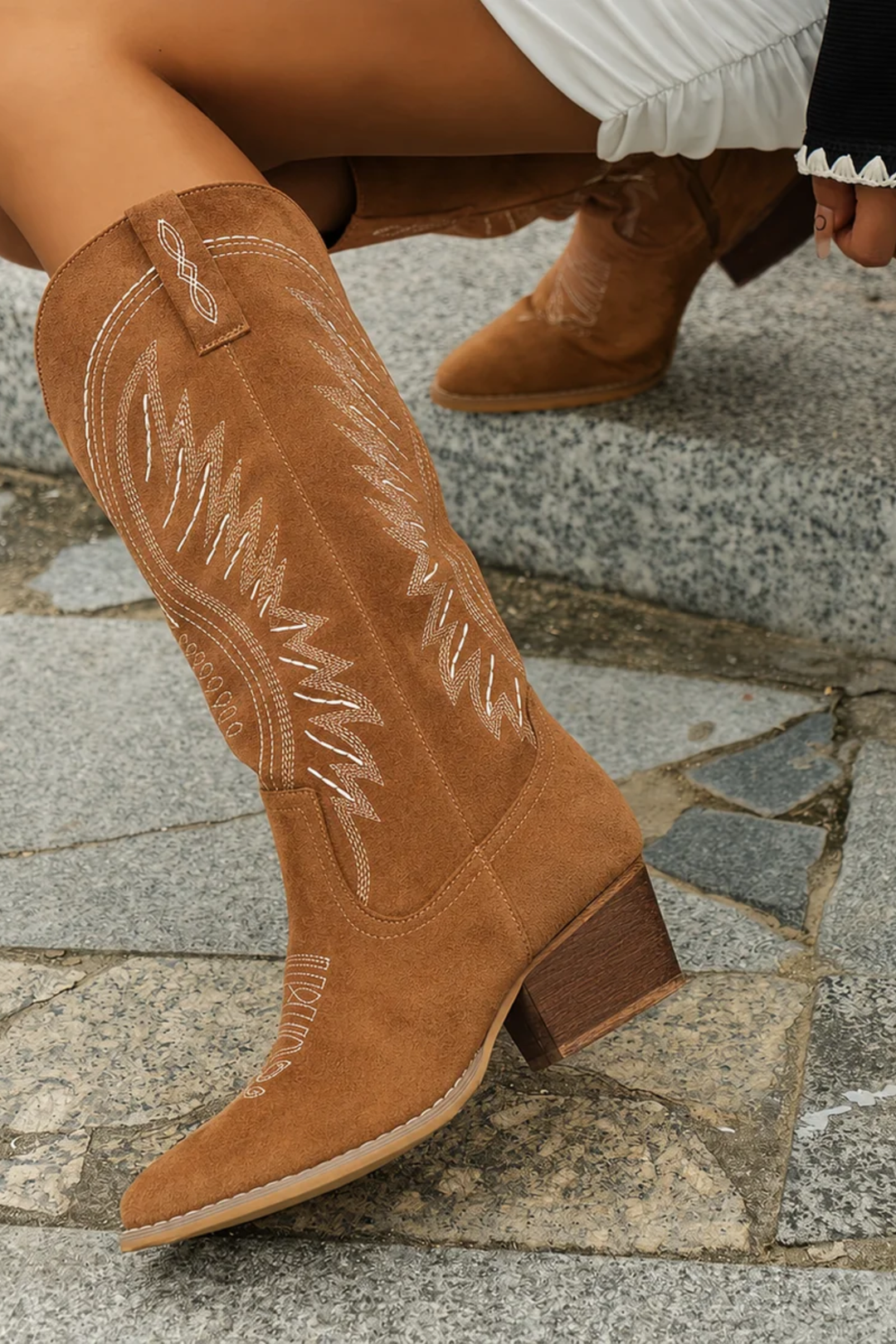 Women’s Embroidered Cowboy Boots – Pointed Toe Western Boots
